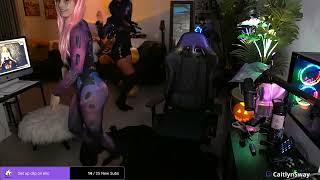 [CRINGE] DANCING IN COSPLAY - TWITCH STREAMER HALLOWEEN