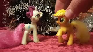 Rarity punches Applejack