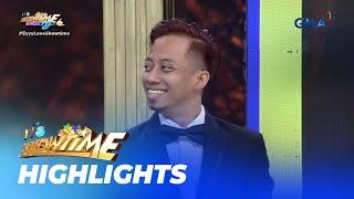 It's Showtime: 'Showtime' hosts, tuwang-tuwa sa 'Jhong Hilario' kalokalike! (Kalokalike)