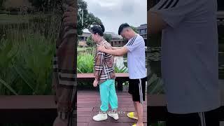 安徽小夥用愛喚醒植物人妻子，感動全網，三年前元寶患腦出血成植物人，老公沒有放棄給元元做了三次開顱手術，日月守護精心照顧，給妻子講故事，唱歌看照片，用愛喚醒了沉睡的妻子#夫妻