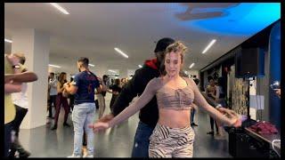 Olaide Grant y Sara Linaza -  Luxembourg - bachata social - Entre los dos - Karlos Rose