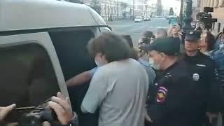 Юрец, не сдавайся!" - Хованский вышел из суда и отправился в СИЗО на 2 месяца