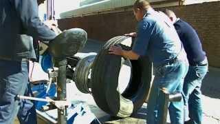 Adendorff Machinery Mart Truck tyre changer  - Replacing the wheel