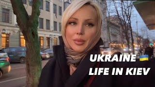 Ukraine  LIFE IN KIEV, March 4, 2025. The Streets of Kiev, Ukraine. Streets Scenes.