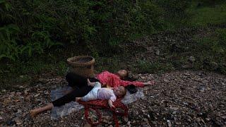 17 year old single mother had to sleep in the forest because it was dark [ Lý Tiểu Cú