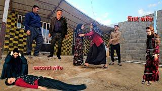 Zahra's return to the old hut by Ali; Separation of Azar and Ruhollah and intense tension