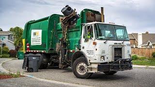 Volvo WX64 - McNeilus "2nd Gen" AutoReach Garbage Truck