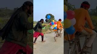 Gubare wala aur mota cycle wala 