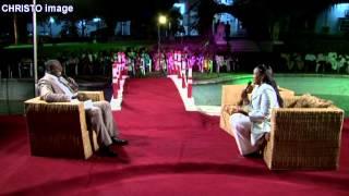 soeur mireille BASIRWA et papa alain MOLOTO,a l'emission tapis rouge (1part)