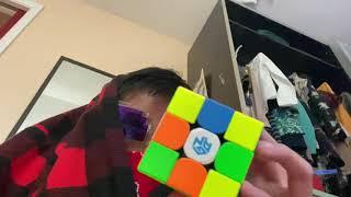 Yebber try to solve Rubik’s cube