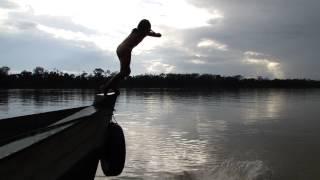 CRIANÇAS TOMANDO BANHO NO RIO COPEA - AMAZÔNIA