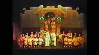 Finale  Snow White Marlowe Theatre Canterbury 1986-87 HD