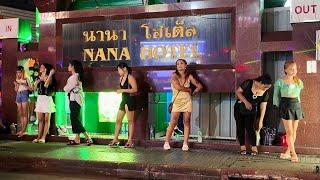 Nana Plaza Freelancer 2024! Bangkok Soi 4 Nana, Nana Plaza Boom Boom Freelancers look around.