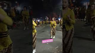 viral kebaya kuning nih #karnavalsidodadingantang