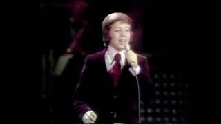 Throwback to 1974 – David Lawrence shares the stage with his dad, Steve Lawrence