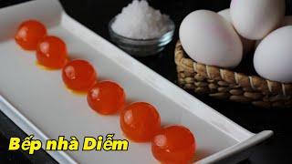 Trứng Muối - Salted Egg - Cách muối trứng đơn giản, lòng đỏ lên màu thật đẹp | Bếp Nhà Diễm |