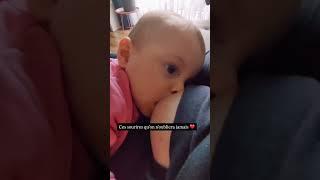 Ces moments d’amour quand notre bébé tète et sourit ️