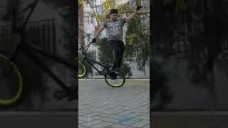 Катание на велосипеде #shorts #бмх #bmx #flatland #трюки