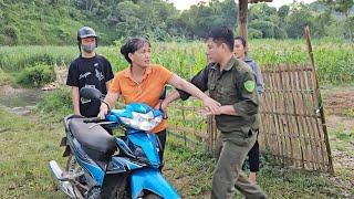 Police officer Chuc's mother took her son's car when he refused to come home