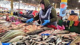 Odessa 06.12.2022 Market Privoz Prices for fish. Live fish. NO LIGHT, NO WATER!