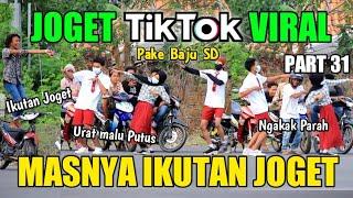 JOGET TIK TOK PAKE BAJU SD BARENG CEWEK DI TEMPAT UMUM NGAKAK PARAH