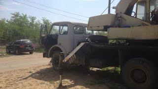 Old USSR crane truck, diesel engine / Старая техника - МАЗ Автокран