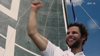 Arthur Le Vaillant franchit la ligne d'arrivée de la Route du Rhum 2018