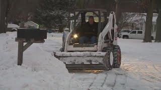 Snow-clearing efforts in Illinois vs. Missouri