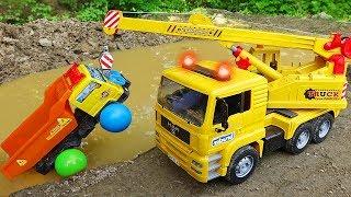 덤프트럭 크레인 중장비 친구들을 도와줘요 Dump Truck Assembly Toys