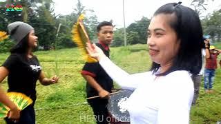 GOYANGAN DANCER CANTIK BIKIN PENGIRING JADI IKUT BAPER