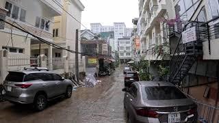 Streaming Live - Buying Banh Mi in Dalat, Vietnam