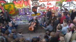 Rostropóvich plays during fall of Berlin Wall - no comment