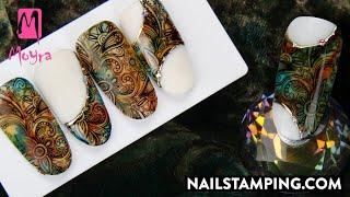 Elegant nail art with oriental pattern (nailstamping.com)