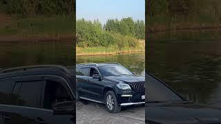 Mercedes GL 350d vs Maxum 2300 