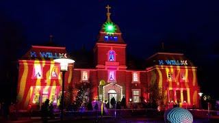 Der Hafen Neuharlingersiel und das Sielhof-Schlösschen Im Weihnachtsglanz im Park in Flammen