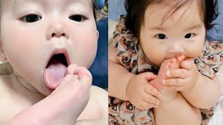 Babies eating feet and toes. Why babies like sucking toes?