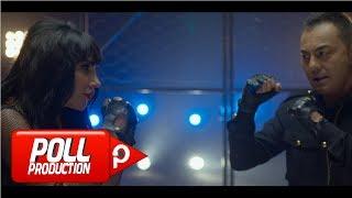 Hande Yener Ft. Serdar Ortaç - İki Deli ( Official Video )