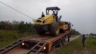 Tandem Roller Stuck Recovery By Mitshubishi Fuso Self Loader Truck Excavator