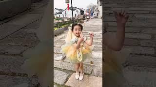so cute baby girl video  #loud #cute #babygirl #loudgaming #dance #lovesong #loudfree #baby #cutean