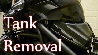Tiger 800 - Fuel tank removal