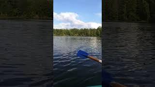 уплыли на лодке