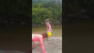 Ubatuba brincando de fazer piscina