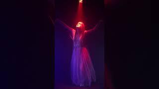 Красивый танец очаровательной девушки #shorts