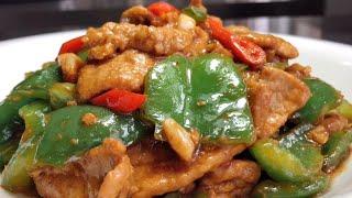 The chef teaches you the home-cooked method of green pepper fried meat, the steps are detailed