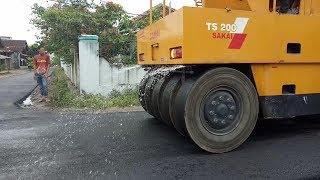 Road Work Asphalt SAKAI TS200 Pneumatic Tire Roller Compacting Hot Mix