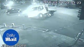 CCTV shows moment of fatal crash for two fleeing suspects - Daily Mail