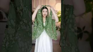 How to tie a silk scarf and a hooded cloak to become a elegant woman