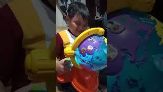 Lauren plays Light and Flight Discovery Globe by VTech #shortsvideo #shorts #siblings