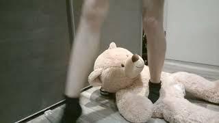 Trample and destruction of big Teddy Teddy destruction/Plush destruction/plush trample/socks trample