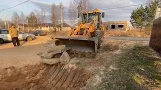 Работа экскаватора-погрузчика Jcb4cx